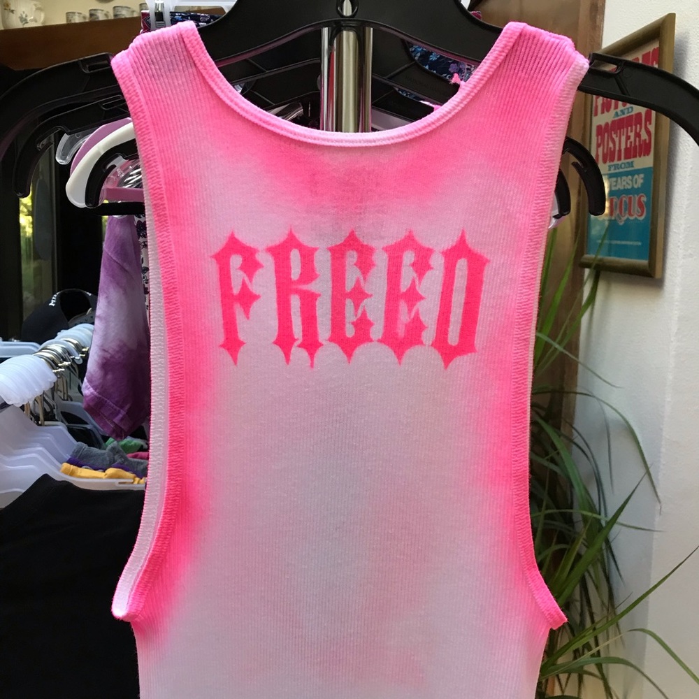 ⚡️BRITNEY SPEARS FREED distressed ribbed graffiti soft tank top S (XS) - Picture 12 of 17